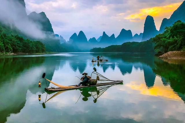 下面这张桂林山水的照片,尽管这个题材被很多人拍过,但就这张照片的
