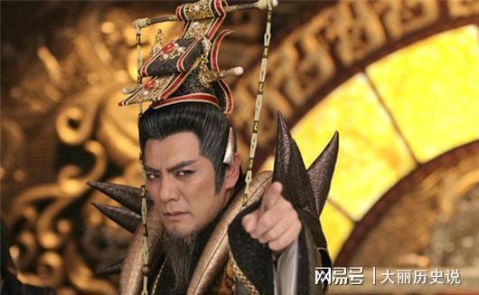 商纣王刚登基,请叔叔一起吃饭,叔叔看他的筷子,感叹:商朝要亡