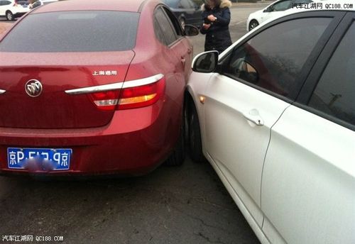 车辆剐蹭怎么走交强险 剐蹭保险公司全陪吗