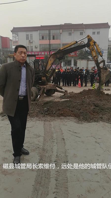 邯郸磁县数百名城管街头"演大片