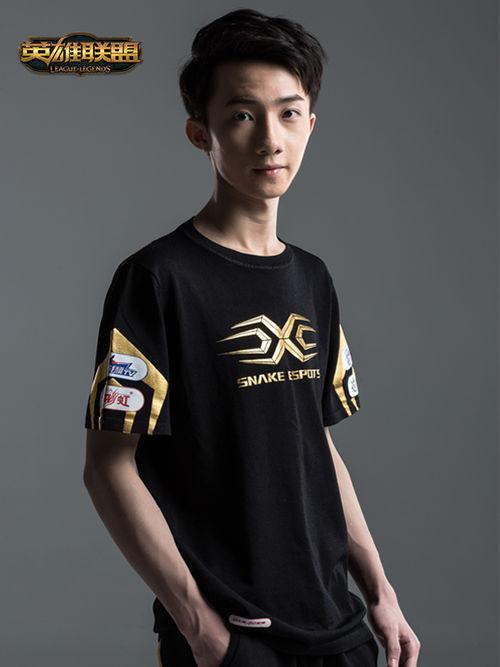 在春季赛的表现里,观众们见证了snake队员们的成长与努力.