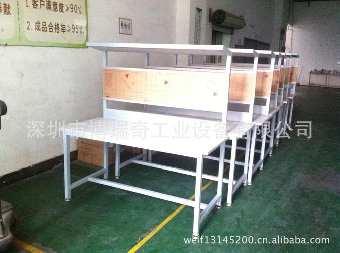 &nbsp;&nbsp;&nbsp;&nbsp;&nbsp;&nbsp;长型胶条封边,以保护桌边不