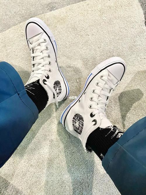 百穿不腻的匡威小白鞋来了,第八双匡威是all star最新款拼布小白鞋