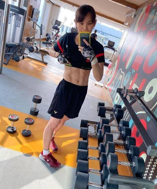 健身房腹肌照现实 (第1页)