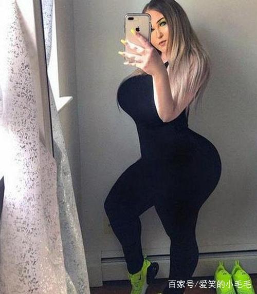 她身高仅1米5,体重达170斤,却成了大码模特!