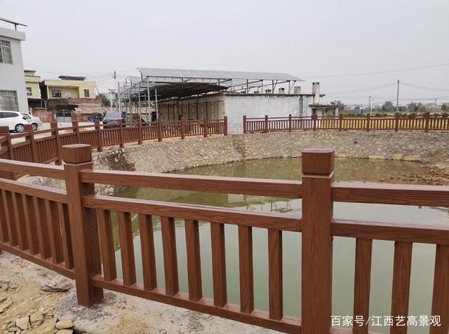 池塘混泥土艺高景观护栏博罗制作,张家界仿木水泥栏杆是空心的?