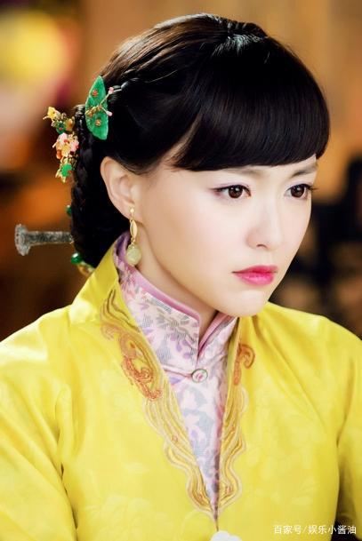 《活色生香》唐嫣美图分享,齐刘海的她笑起来太甜美了!