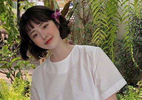 没有女生不爱最流行的短发学生头 学生头一样的短发烫发发型,在额头上