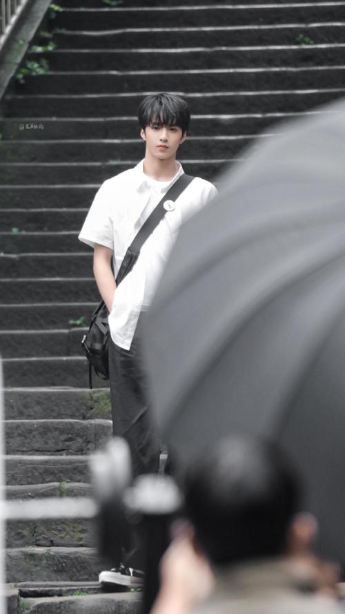 刘耀文少年感永远让我着迷吻文什么时候去演校园剧啊