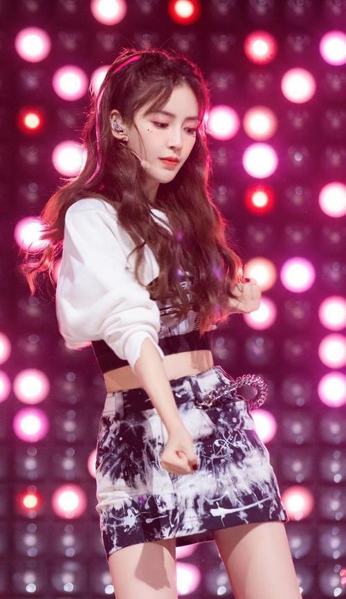 angelababy美照曝光!参加《跨次元新星》堪称女团门面