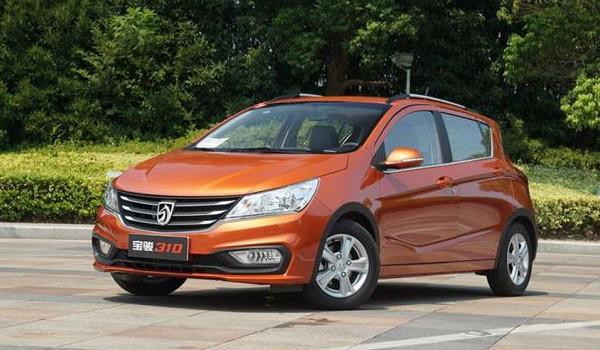 汽车报价 手机阅读宝骏310是上汽通用五菱旗下的一款小型两厢轿车,该