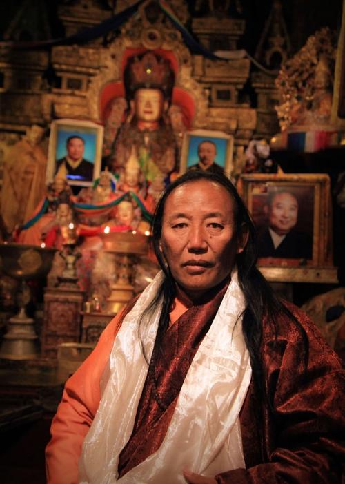 果洛那个土豪活佛,有个神奇的钱袋银元取之不尽