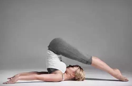 教你8个瑜伽动作,天天做保养「女人子宫」,一个礼拜后