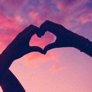 头像女生带爱心文字头像