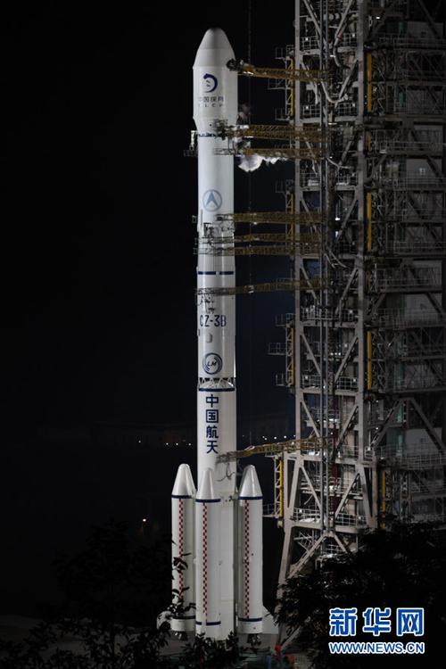 嫦娥三号探测器发射进入15分钟准备,目前火箭雄姿全部展现.