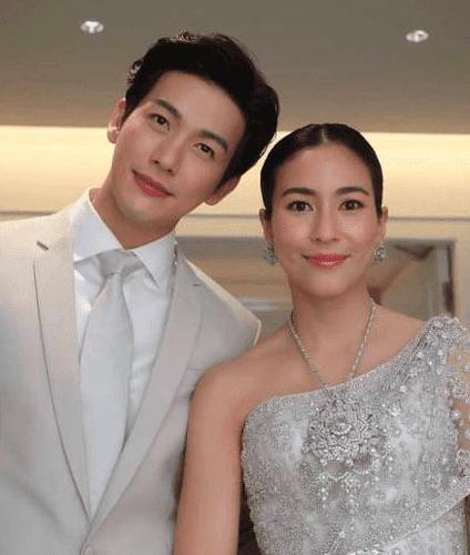 泰国男星push结婚照片曝光老婆颜值高,网友:亲吻方式好独特