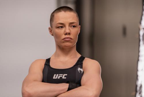 张伟丽无缘卫冕ufc金腰带,首回合惨遭罗斯tko击倒?痛