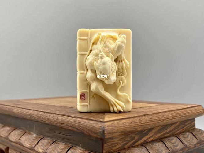 9797【事事如意】挂件 中国牙雕大师黎金植,猛犸象牙顶级冰料