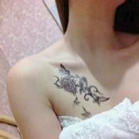 女生后背带纹身的头像