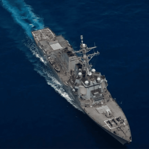 图为美军阿利伯克级驱逐舰