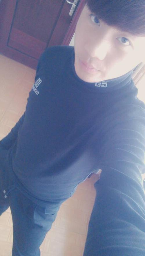 帅哥下面鼓鼓,怎么回事