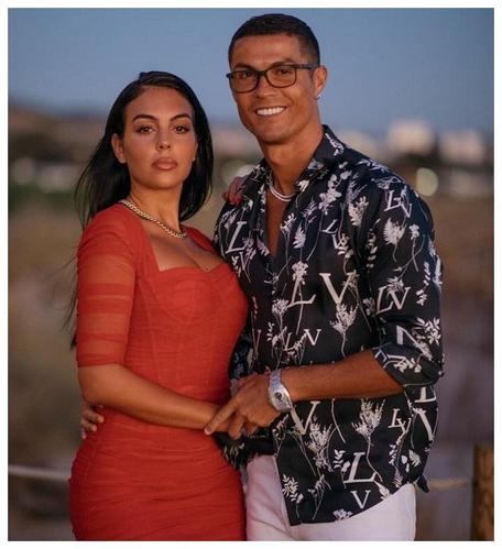 c罗老婆拥魔鬼身材,梅西老婆找私教训练,网友:要注意分寸