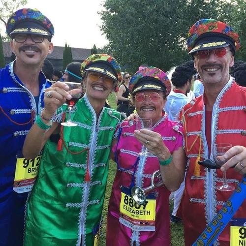 比赛毫无城市马拉松之喧攘,气氛和睦而随意.