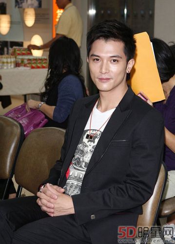 邱泽曾一度怀疑自己性取向 称是曾经太久没有交过女友