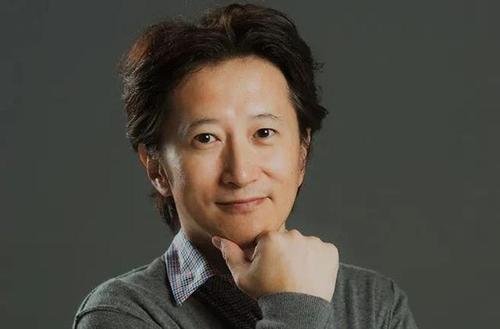 今天是日本著名漫画家荒木飞吕彦的六十岁生日——说是漫画家不免有些