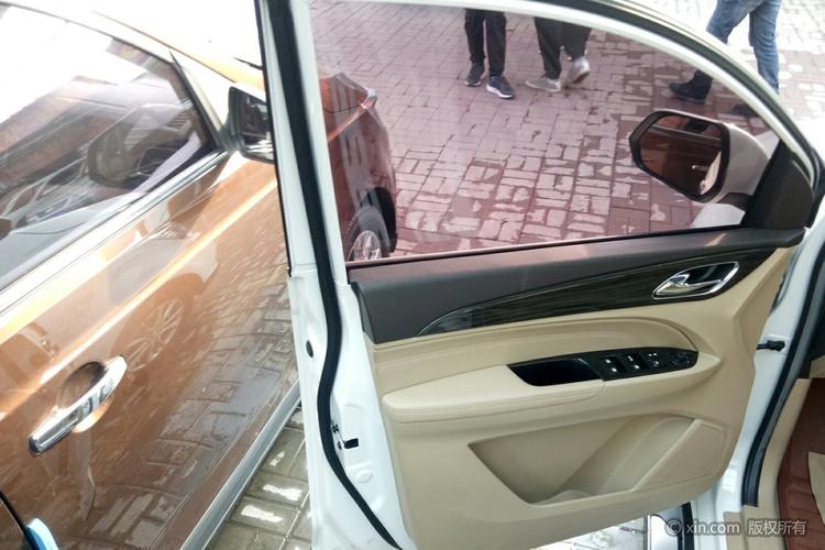 宝骏730左前门板