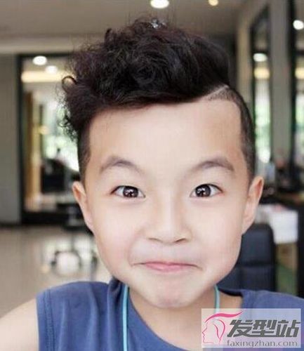 小男孩自然卷适合的发型这样卷活泼帅气从小就很潮