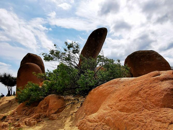 玉龙沙湖沙漠奇石之美