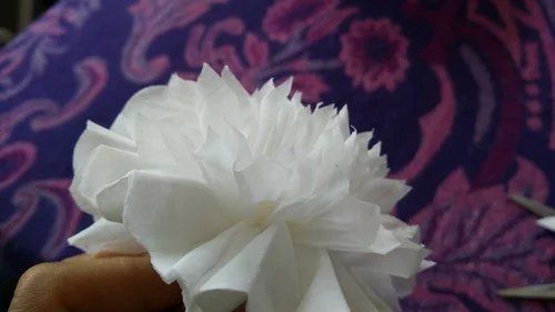 怎样用餐巾纸折小白花