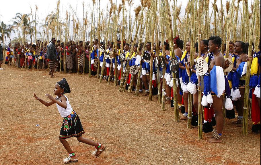 斯威士兰少女赴国王选妃大会