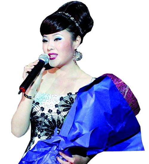 罗菲昨天下午在北京市第二中级法院受审,这名抒情女高音歌手被控掩饰