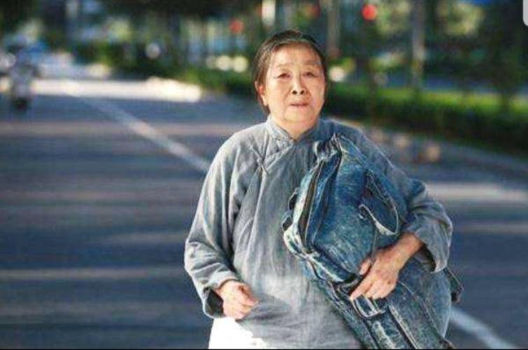 以"我的丑娘"闻名的张少华,年过八旬被吐槽,它的形象崩溃了,声誉也毁