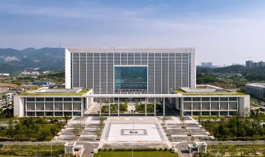 城市西向战略大局已然显现,荆门剧院,传媒大厦,图书馆,市民广场等商务