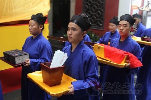 武汉长春观丙申坛全真派道士传戒呈投嗣状,拜请律衣科