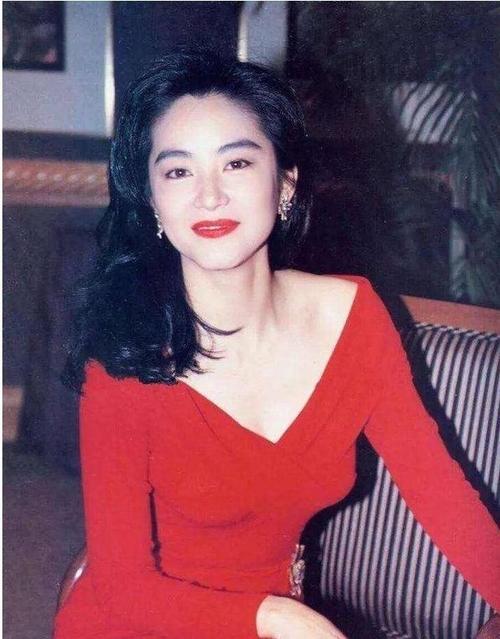 绝了!66岁的林青霞,肤如凝脂,态若当年