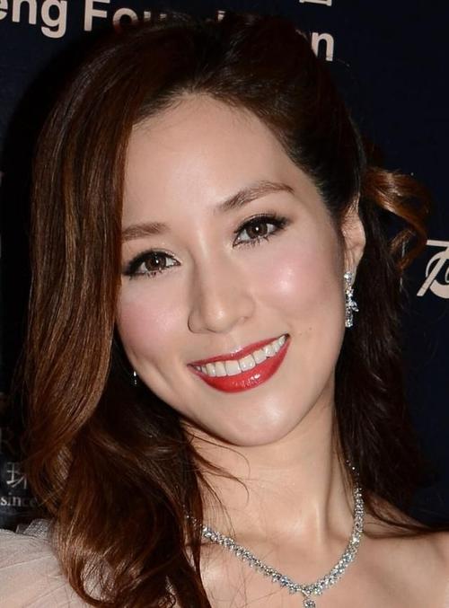 豪门儿媳徐子淇,贵气逼人一脸娇羞!