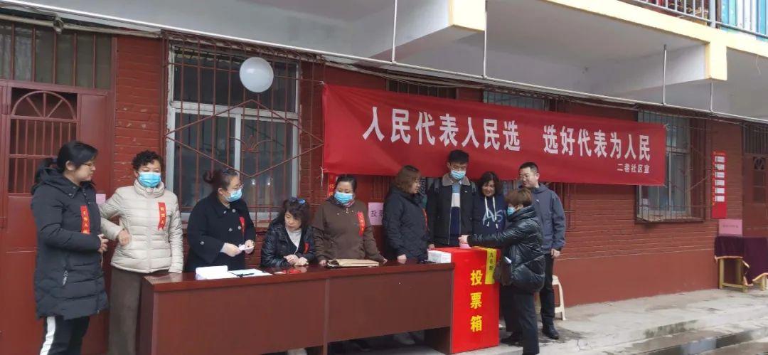 5万选民投票选举区镇人大代表