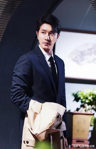 继《有翡》后,又一新剧《阳光之下》开播即火,口碑