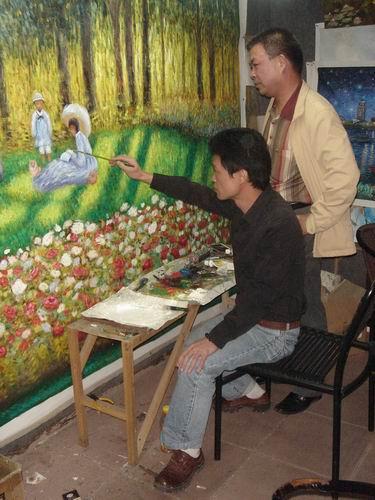 但艺术氛围很浓,就是在这工作室里,赵小勇临摹了十几万张凡高的画,他