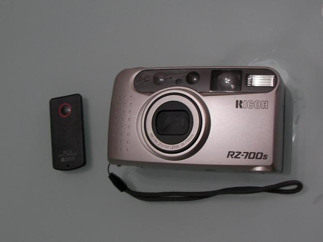 传统菲林相机(有变焦)