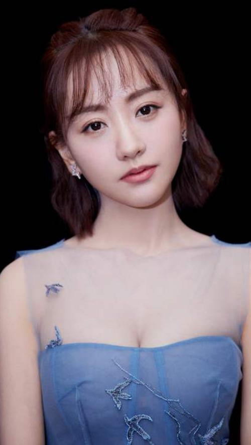 杨蓉唯美时尚写真照,气质优雅,甜美可人