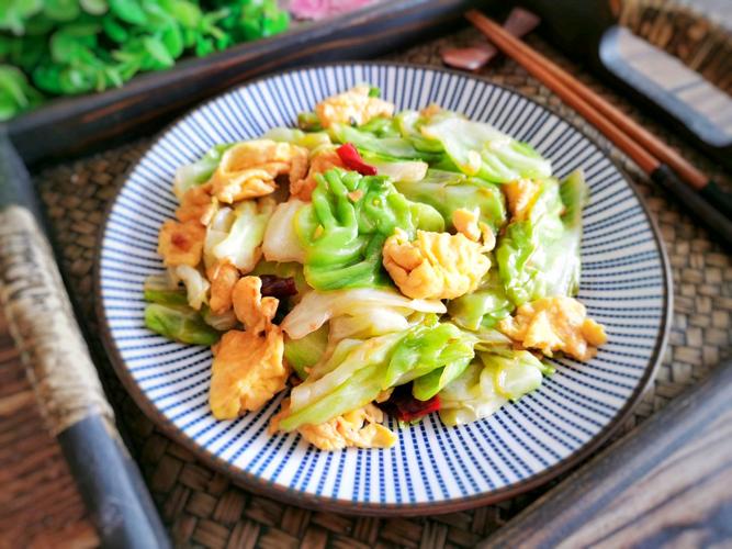 卷心菜炒鸡蛋的做法