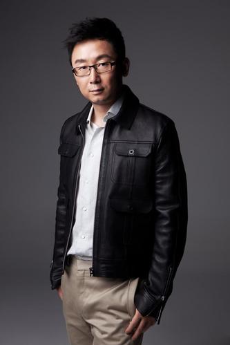 导演陆川牵扯留学生包机回国引发热议,你怎么看?