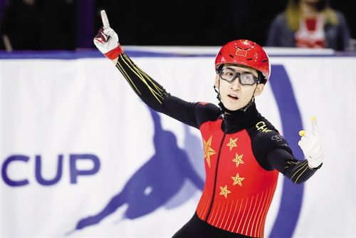 武大靖在500米第二次比赛中再度称王,中国