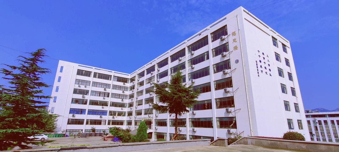 校园建筑_校园掠影_青岛恒星科技学院官网_教育部批准