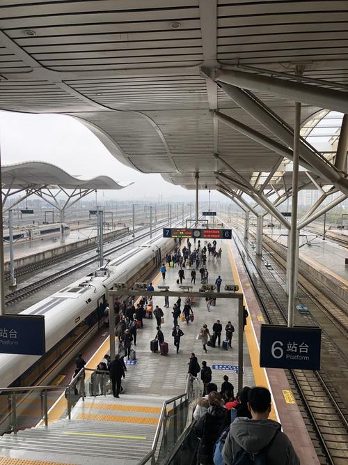 的g100速度比较快,到杭州东只要3个多小时,停的站比较少,长沙南站进站